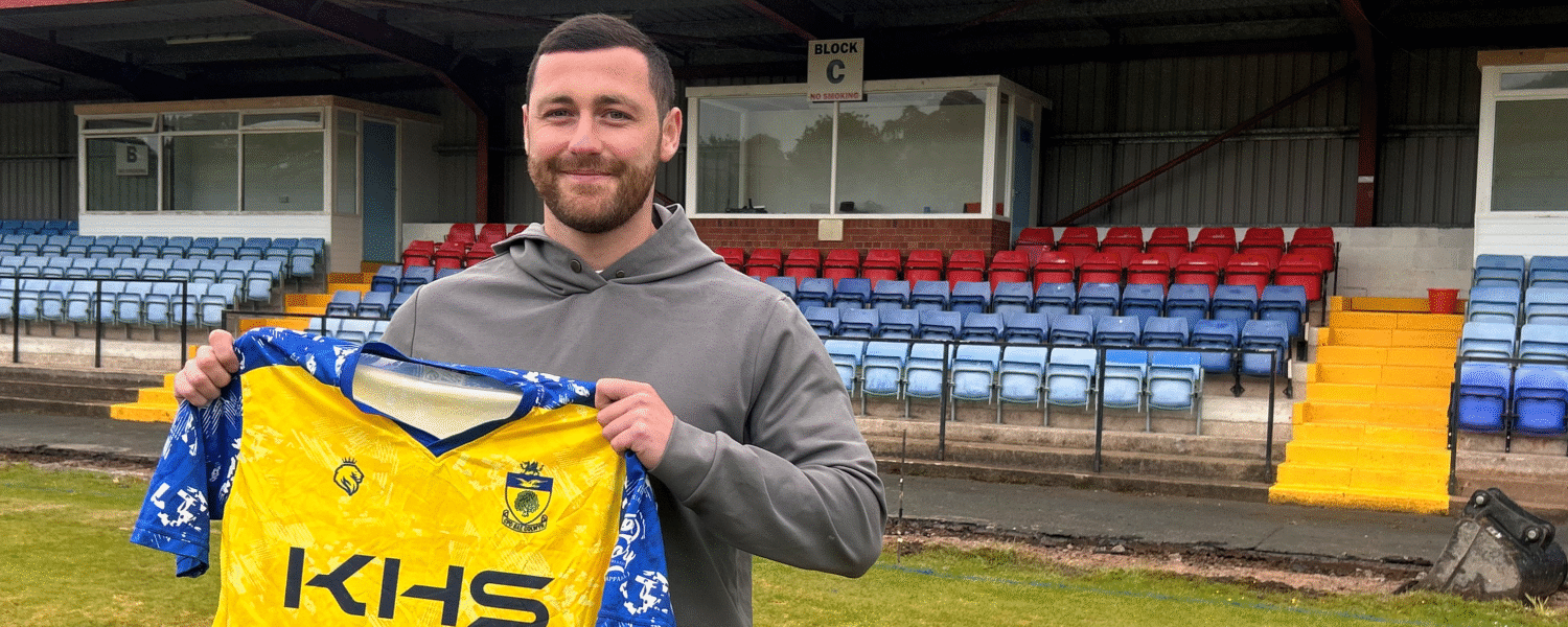 Aron Williams signs for the Bay 1 Aron