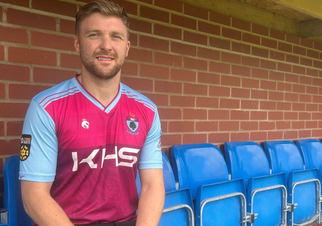Nathan Peate signs for the Bay 2 Nathan Peate