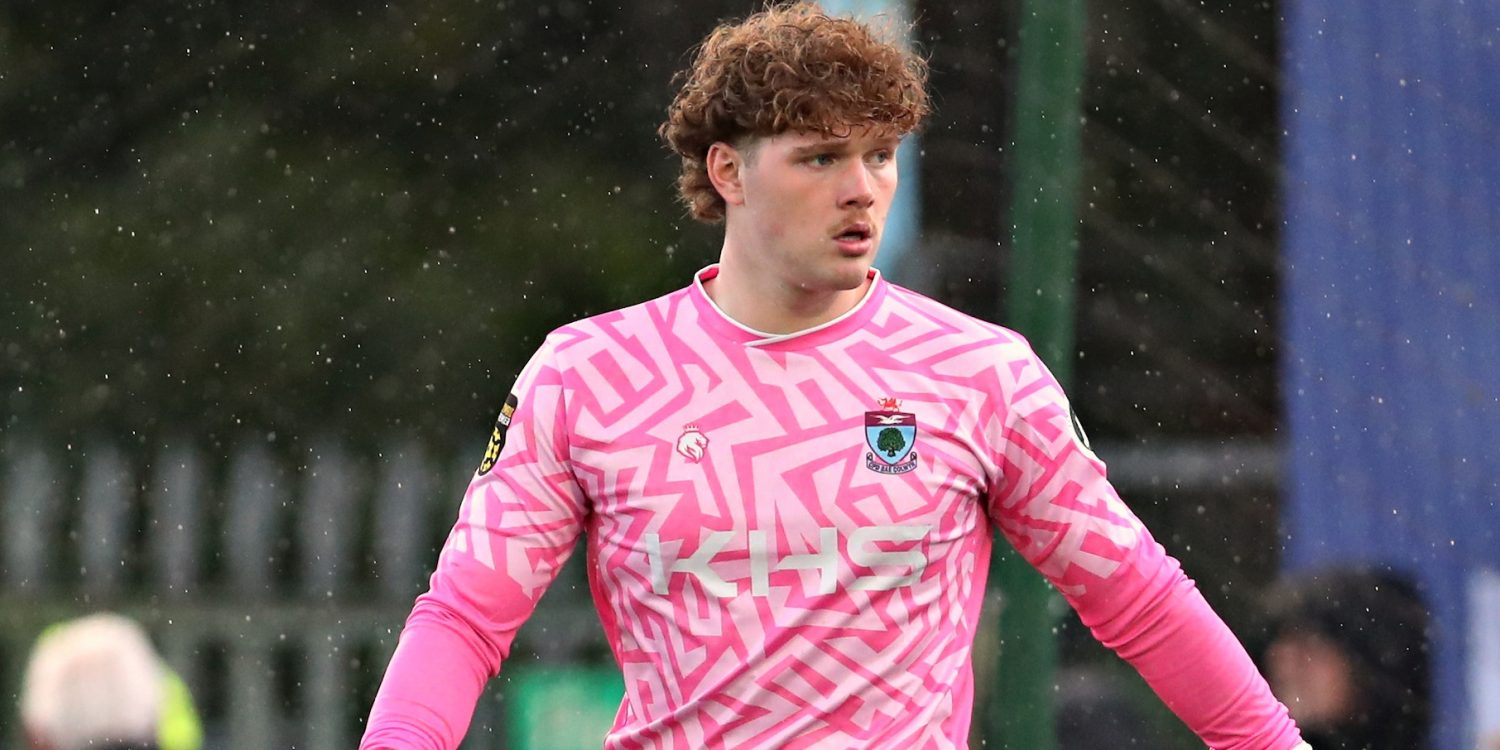 Alex heroics helps 10-man Bay win again 1 2025 10 04 Colwyn Bay Fc Vs Caernarfon Town 116 E1761411506502