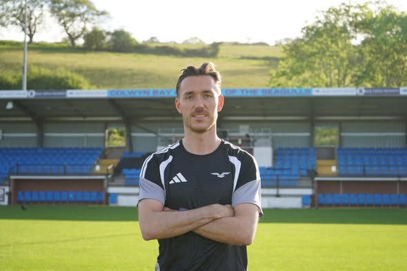 Home 11 Adam Davies